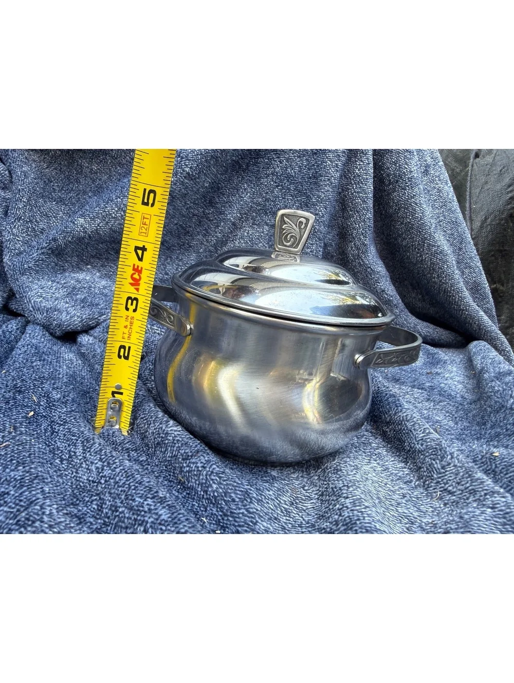Carefree Stainless Steel Traditional Holloware Pot with Lid